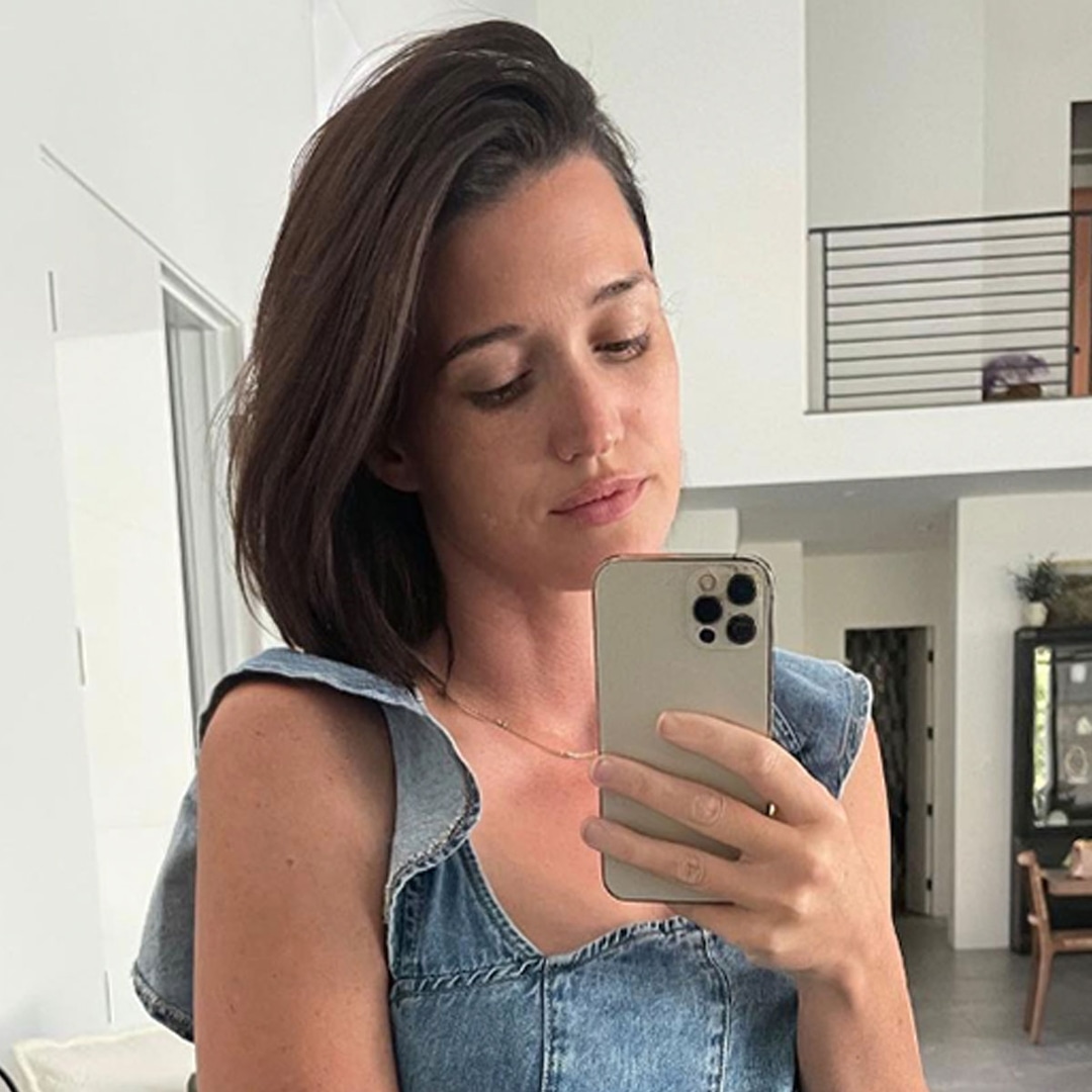 Bachelor Nation’s Jade Roper Shares She’s Experiencing a “Missed Miscarriage” – E! Online